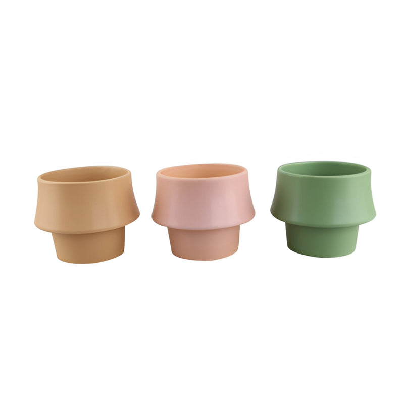 Glazed ceramic planter in rosa with a Scandinavian style finish, displayed on a wooden surface.