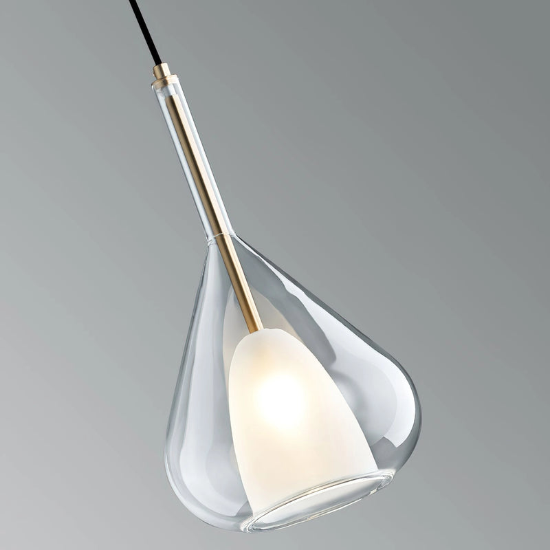 Nordic style pendant lamp featuring a clear glass raindrop design with a starlight effect, incorporating clean metal elements.
